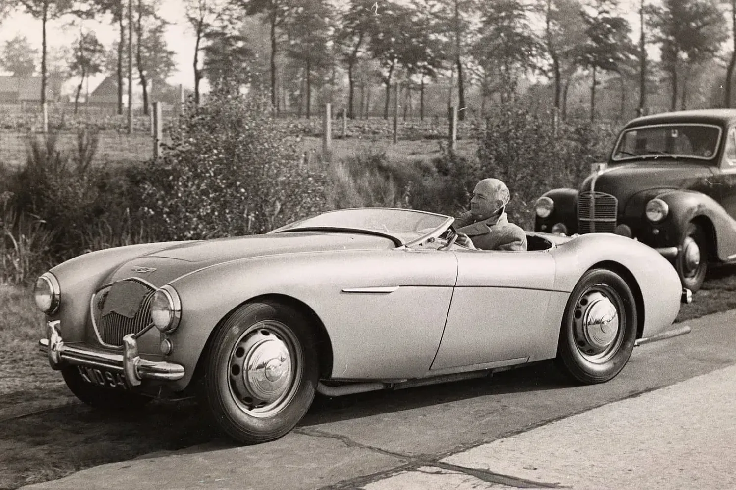 Donald Healey in Austin-Healey 100 (Image via Ahspares.co.uk)