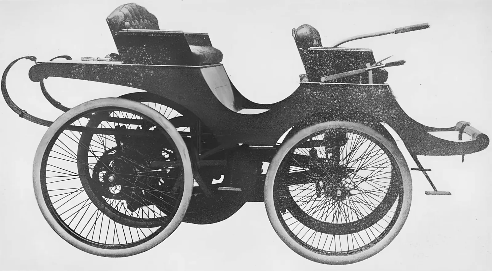 Frederick and George Lanchester in the 8hp Spirit Passenger Phaeton
